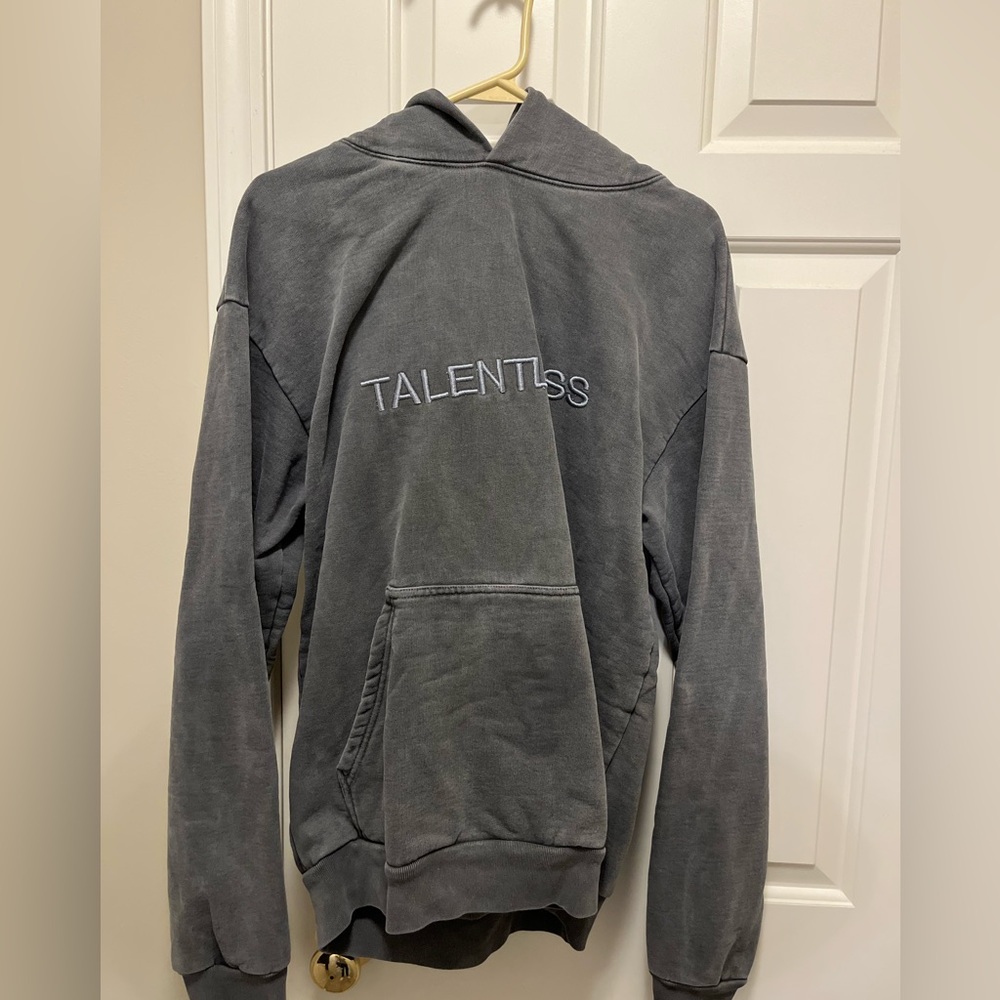 TALENTLESS MEN’S HOODIE SIZE M